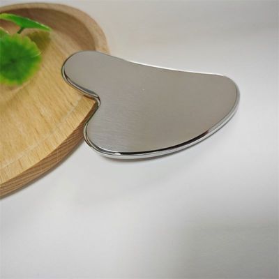Logotipo personalizado Herramienta de cuidado de la piel de acero inoxidable Tabla Gua Sha en forma de corazón para levantamiento facial Masajista de metal