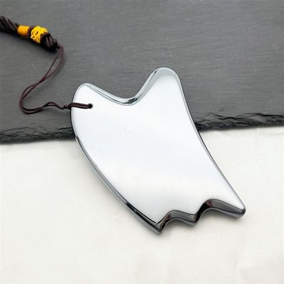 Tabla natural Terahertz Gua Sha Herramienta de masaje facial de forma de corazón de plata Masajista para raspaduras y tratamiento de puntos de disparo