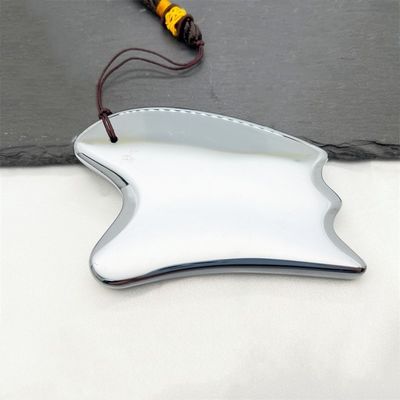 Tabla natural Terahertz Gua Sha Herramienta de masaje facial de forma de corazón de plata Masajista para raspaduras y tratamiento de puntos de disparo