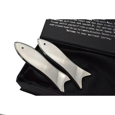 Tabla Guasha de acero inoxidable en forma de pez Herramienta de masaje Guasha de metal tradicional para el cuidado de la salud de la cara y el cuerpo