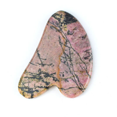 Función de masaje muscular Forma natural del corazón Pedra de rodonita Gua Sha Tabla de raspado para belleza facial y cuidado de la salud de la piel del cuerpo Spa