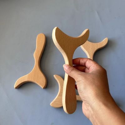 2023 OEM Herramientas de masaje de madera de haya de terapia de conjunto de masajeador de espalda de madera con logotipo personalizado disponible