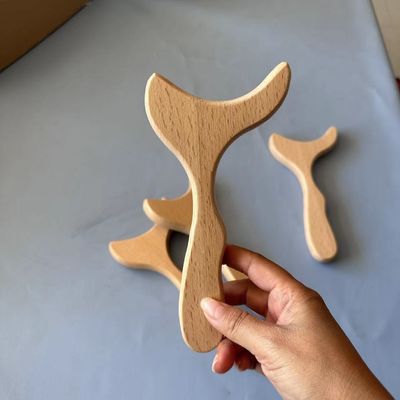 2023 OEM Herramientas de masaje de madera de haya de terapia de conjunto de masajeador de espalda de madera con logotipo personalizado disponible