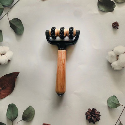 Bastón de masaje de rodillos de madera Manual Masajeador de tres cuentas con bola magnética para el cuerpo Cuidado de la salud Herramienta de belleza Spa Relajación muscular Área de masaje cuerpo