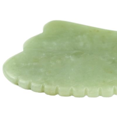 Equipo de masaje corporal Manual GuaSha Herramienta hecha de jade verde natural Xiuyan para la escultura de la mandíbula y la reducción de hinchazón