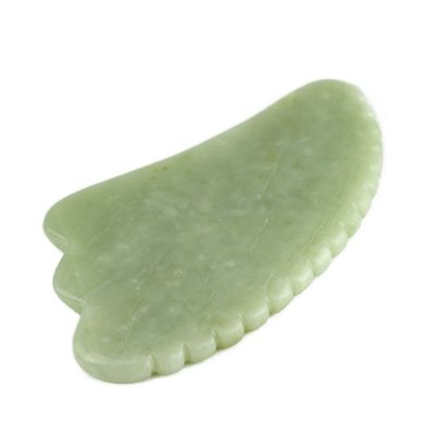 Equipo de masaje corporal Manual GuaSha Herramienta hecha de jade verde natural Xiuyan para la escultura de la mandíbula y la reducción de hinchazón