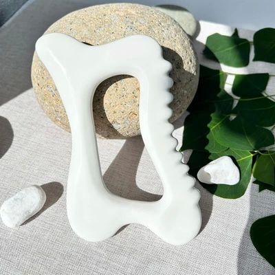 Herramienta de masaje Gua Sha personalizable Tabla de piedra Guasha cremosa para raspar tejidos blandos en las piernas traseras brazos cuello hombro SPA