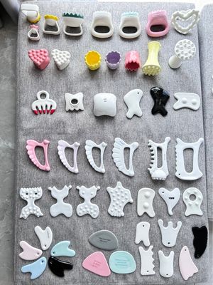 Herramientas de masaje Colorido Masaje del cuero cabelludo Cerámica Gua Sha Comb Guasha Cepillo para el Cuerpo Cuello Cara Auto Cuidado de la piel Spa Elevación facial