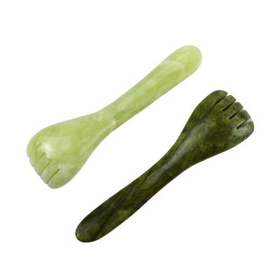 Logotipo personalizado disponible verde claro Xiuyan Jade Gua Sha forma de cuchara Pluma de acupuntura para ojos Acupuntura Cuchara masajista