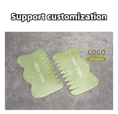 Logotipo personalizado Disponible en forma de M Jade Gua Sha Piedra Masajeador de cabeza para el cuidado de la salud del cabello y el masaje del cuero cabelludo en salones de belleza