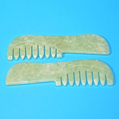 Natural Xiuyan Jade Gua Sha Peinillo de masaje para el cuero cabelludo Jade Piedra de cuidado de la cabeza Masajista de cabello Guasha herramienta de relajación para masaje corporal
