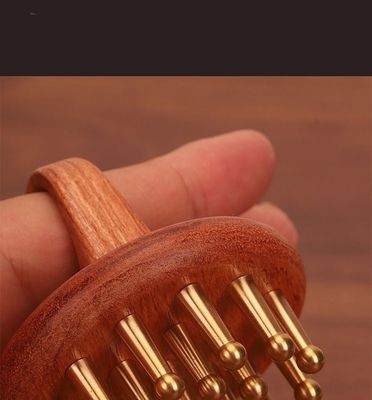 Peinado de cuero cabelludo de madera de cobre pulido Masaje de la cabeza Peinado de cabello de madera para mujeres Peinado de guasha con pulido técnico