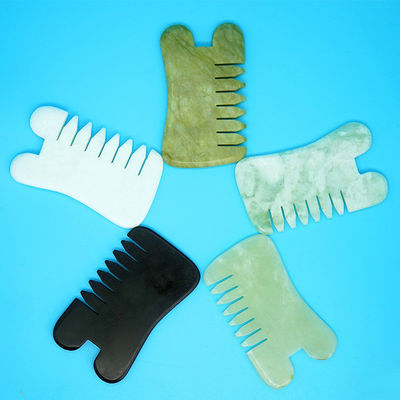 Natural verde Xiuyan Jade Gua Sha Cuero cabelludo de masaje peine Guasha Piedra masajeador de cabeza para el cabello Salón de belleza de cuidado de la salud