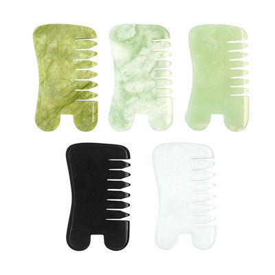 Natural verde Xiuyan Jade Gua Sha Cuero cabelludo de masaje peine Guasha Piedra masajeador de cabeza para el cabello Salón de belleza de cuidado de la salud