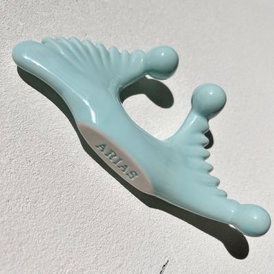 Herramienta de masaje Gua Sha de cerámica azul para drenaje linfático y revitalización de la belleza de la piel