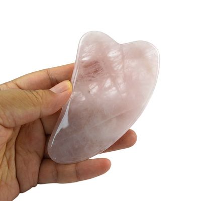 Tabla de piedra de jade pequeña Guasha Masajista facial personalizado para cuello espalda hombro cintura glúteos forma de corazón rosa cuarzo Gua Sha