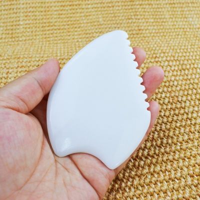 White Jade Gua Sha Scraping Masajeador de tabla para logotipo personalizado Disponible Masajeador facial de spa La herramienta de cuidado de la salud definitiva