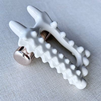 Logotipo personalizado disponible herramienta de masaje de cerámica Gua Sha portátil para el cuidado personal de la piel