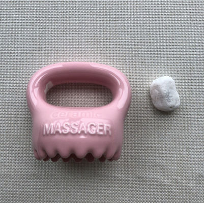 Equipo de masaje corporal de cerámica para el hogar de color rosa Gua Sha Herramienta de masaje para el cuero cabelludo con mango y spa Relajar masajeador de belleza