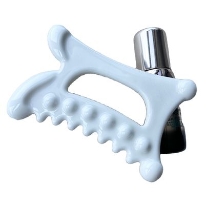 Experimenta los beneficios del drenaje linfático con nuestra herramienta de masaje de cerámica Gua Sha.