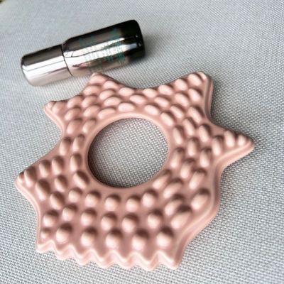 Masajeador Facial Spa Forma de Estrella Rosa Tamaño Grande Tabla de Masaje Cerámica Gua Sha con Logotipo Personalizado Disponible