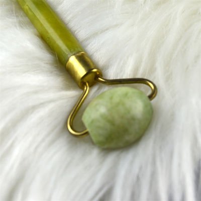 Xiuyan Jade Cuidado de la piel Jade Stone Facial Eye Therapy Estiramiento de la piel Spa Eliminator de arrugas Masajista Roller facial con mango de flores