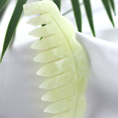 Natural Xiuyan Jade Gua Sha raspado peine de masaje para la terapia de la cabeza y el tratamiento del cabello Herramienta de tratamiento del cuero cabelludo