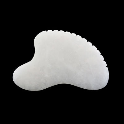 Logotipo personalizado Corazón de cristal en forma de piedra de jade blanca Gua Sha raspado herramienta de masaje para acupuntura terapia masajeador facial
