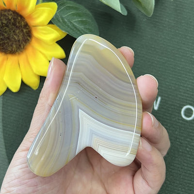 Agate rayado Jade en forma de corazón raspando masaje de gua sha para reparación de manos y levantamiento natural de la piel