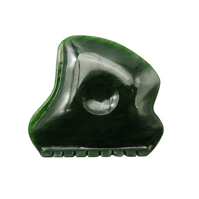 Relajación integral del cuerpo con la herramienta de masaje de Nefrita Pulida Gua Sha.