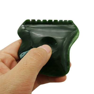 Relajación integral del cuerpo con la herramienta de masaje de Nefrita Pulida Gua Sha.