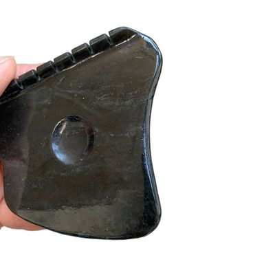 Escultura facial Nefrita verde oscuro Jade Gua Sha piedras con dientes de cresta y bucles de pulgar 2021 Popular