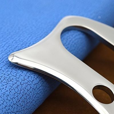 100*80*4.5mm MASSAJE Guasha de acero inoxidable herramientas de masaje de raspado Iastm Gua Sha de metal para reducir las arrugas Diseño más reciente
