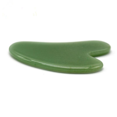 Accesorio de masajeador corporal en forma de corazón Gua Sha tabla hecha de jade natural aventurino en verde