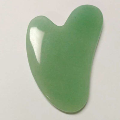 Accesorio de masajeador corporal en forma de corazón Gua Sha tabla hecha de jade natural aventurino en verde
