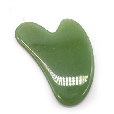 Accesorio de masajeador corporal en forma de corazón Gua Sha tabla hecha de jade natural aventurino en verde