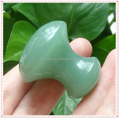 Piedra de masaje Gua Sha en forma de hongo Herramienta de aventurina verde hecha a mano para el rejuvenecimiento facial