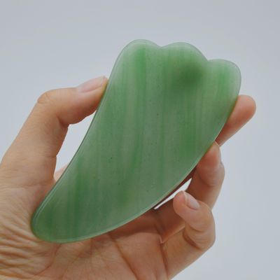 Experimenta las propiedades curativas de Aventurine verde natural Jade Gua Sha masaje de raspado para masajeador corporal
