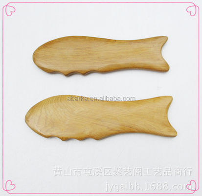 Herramienta Gua Sha en forma de pez de madera de 140*45mm perfecta para masajes y desintoxicación