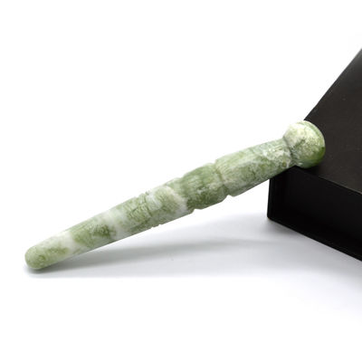 Punto de masaje Gua Sha Acupresión Guasha Masajista pegatina de mano hecha de jade verde natural bastón de masaje para las propiedades del pie
