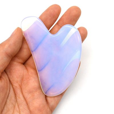 Técnico de piedra ópalo pulida Gua Sha raspado masajista para el cuidado de la piel y la desintoxicación