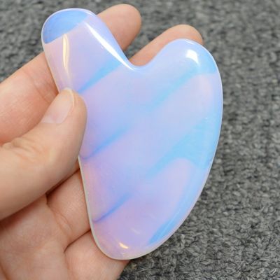 Técnico de piedra ópalo pulida Gua Sha raspado masajista para el cuidado de la piel y la desintoxicación