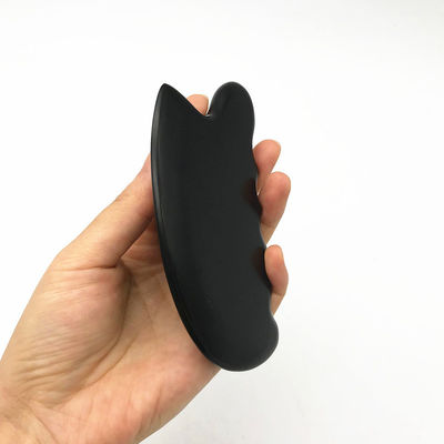 OEM ODM Terapia Negra Natural Piedra Bian Guasha Herramientas de masaje de raspado Gua Sha para el cuerpo 11.5 * 6 * 0.8cm
