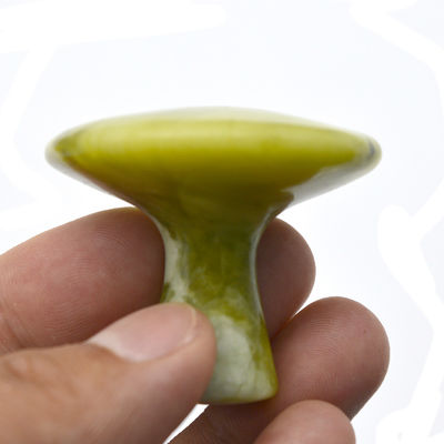 Propiedades del masajista Jade en forma de hongo verde raspado Gua Sha Herramienta para masaje corporal y belleza