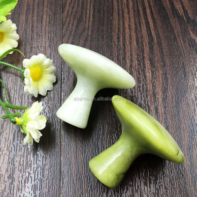 Propiedades del masajista Jade en forma de hongo verde raspado Gua Sha Herramienta para masaje corporal y belleza