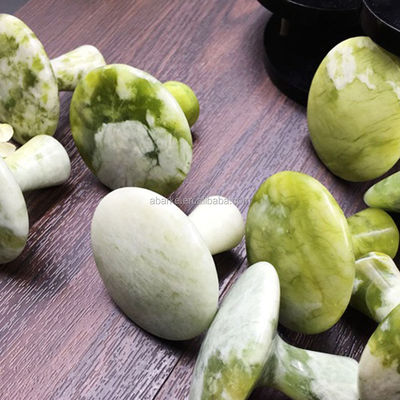 Propiedades del masajista Jade en forma de hongo verde raspado Gua Sha Herramienta para masaje corporal y belleza