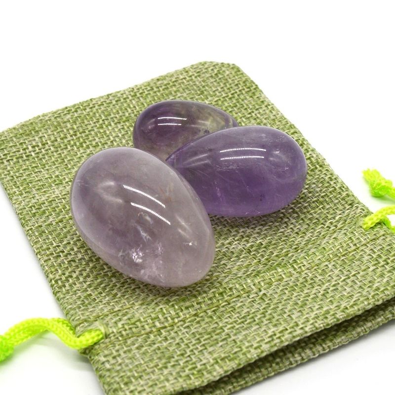 OEM acepta huevos de Yoni tallados para el ejercicio vaginal huevos de jade de amatista natural perforados