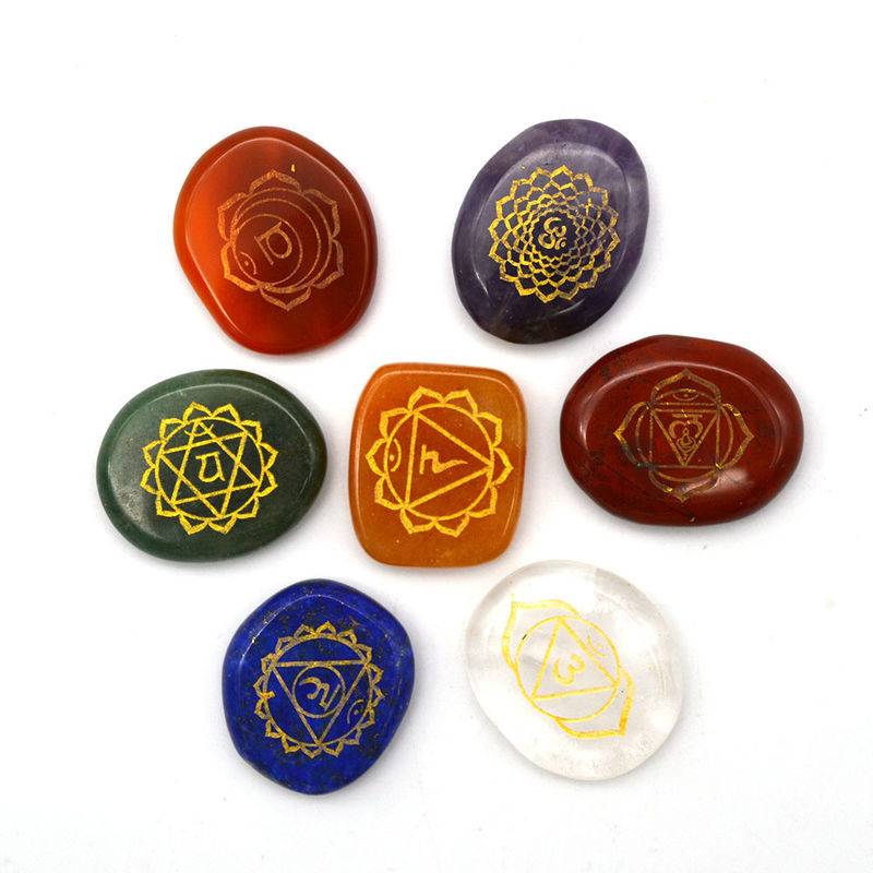 La piedra de Chakra de la inspiración de la amatista se encuentra en 7 colores para energía mixta.