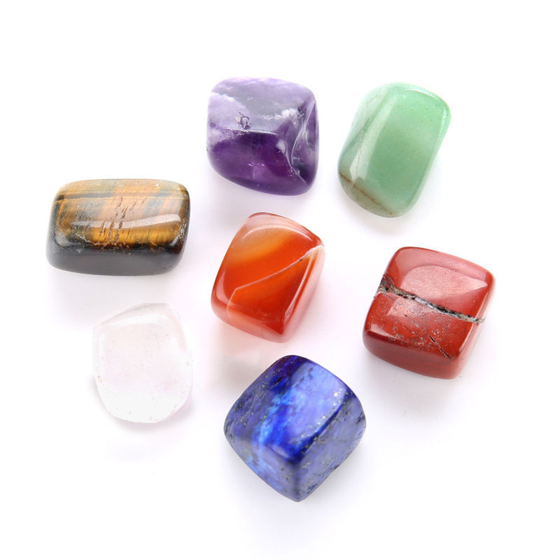 2023 Cristal natural de piedra curativa grabado Chakra Conjunto con estilo religioso India característica regional