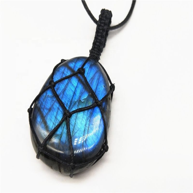 Collar de piedra lunar con colgante de jade incrustado en forma irregular Colgante de mano de punto y diseño Colgantes de encanto lunar